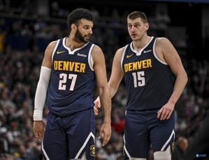 Lõi kép làm việc cùng nhau! Jokic ghi được 20 điểm, 6 rebound và 5 kiến ​​​​tạo khi thực hiện cú sút 6/9 trong hiệp đấu & Jamal Murray ghi 13 điểm và 4 kiến ​​​​tạo