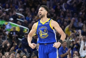 Warriors đã dẫn trước Spurs 19 điểm trong giờ nghỉ giải lao và Klay thay TJD là người bắt đầu trong hiệp hai!