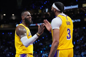 Kiểm soát và được kiểm soát! Lakers có 7 trận thắng và 7 trận thua trước top 4 ở Western Conference mùa này.