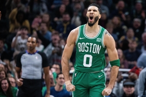 Đánh bại KD! Tatum ghi được 23 điểm và 4 rebound một cách hiệu quả ở 9 trong số 11 cú sút trong hiệp một!