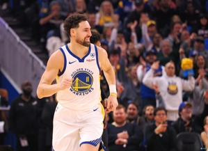 Kerr: Việc có Klay trên băng ghế dự bị thực sự đã giúp giảm bớt áp lực cho anh ấy. Anh ấy đã nhận vai.