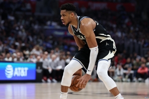 Bucks thi đấu với Suns hôm nay, Antetokounmpo vắng mặt vì chấn thương gân khoeo