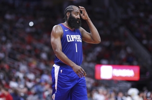 Harden có bốn pha kiến ​​​​tạo với con số gấp đôi và ít nhất năm lần ba điểm trong sự nghiệp Clippers của anh ấy, nhiều thứ hai trong lịch sử đội bóng.