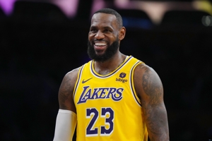 Lần cuối cùng Lakers ghi được hơn 150 điểm trong một trận đấu là vào tháng 1 năm 1987, khi James mới 2 tuổi.