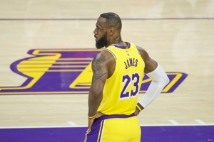 Hỏa lực mãnh liệt! Lakers ghi được 150 điểm, phá kỷ lục ghi bàn một trận của đội mùa này!