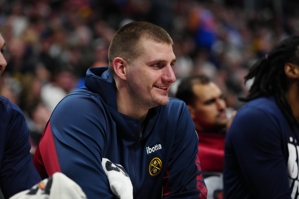 Malone: ​​​​Jokic khiến mọi người trở nên tốt hơn, đó là lý do tại sao anh ấy là một cầu thủ tuyệt vời