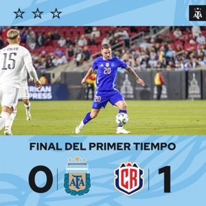 Hiệp 1 - Argentina 0-1 Costa Rica, Navas 37 tuổi liên tục thể hiện kỹ năng và ghi bàn vào lưới đội khách trong tình huống phản công 2 chọi 5.