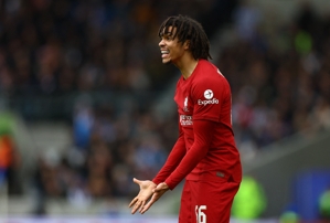 Nicol: Liverpool nên bán Alexander-Arnold cho Real Madrid, Bradley phòng ngự tốt hơn anh ấy