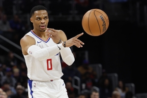 Hôm nay mạnh mẽ quá! Westbrook ghi được 6 điểm, 2 rebound và 2 kiến ​​​​tạo khi bắn 2/8.