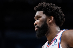 Embiid ghi được 22 điểm và 10 rebound khi thực hiện 7/10 cú sút trong hiệp đấu, nhưng anh ấy cũng thực hiện tới 7 lần chuyển bóng.