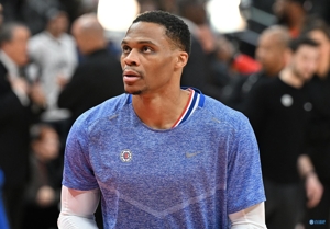 Cái cuối cùng! Westbrook là cầu thủ thi đấu toàn thời gian duy nhất của Clippers và đã chơi tất cả 58 trận đầu tiên của đội.