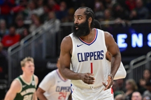 Xâu kim! Harden đã gửi 7 pha kiến ​​​​tạo trong một hiệp trong hiệp thứ ba, và Clippers đã thu hẹp khoảng cách điểm xuống còn 2 điểm