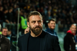 Toàn thị trường: Lựa chọn đầu tiên của De Rossi là ở lại Roma làm HLV nhưng CLB vẫn chưa đề xuất gia hạn hợp đồng với anh